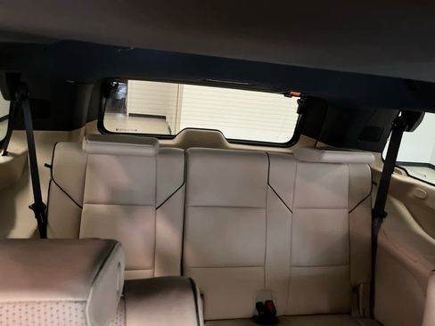 Used 2023 Cadillac Escalade Premium Luxury image 23