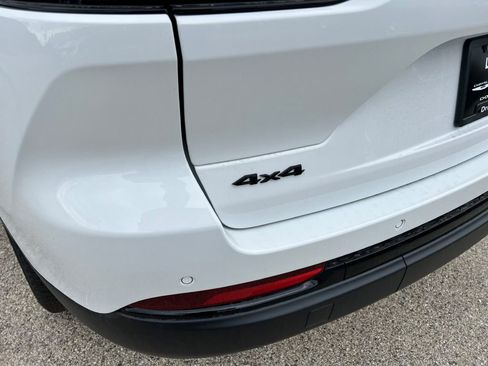 Used 2025 Jeep Grand Cherokee Limited w/ Luxury Tech Group II image 6