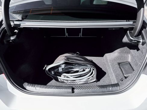 Used 2026 BMW 550e xDrive image 17