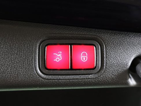 Used 2017 Mercedes-Benz E 300 4MATIC image 21