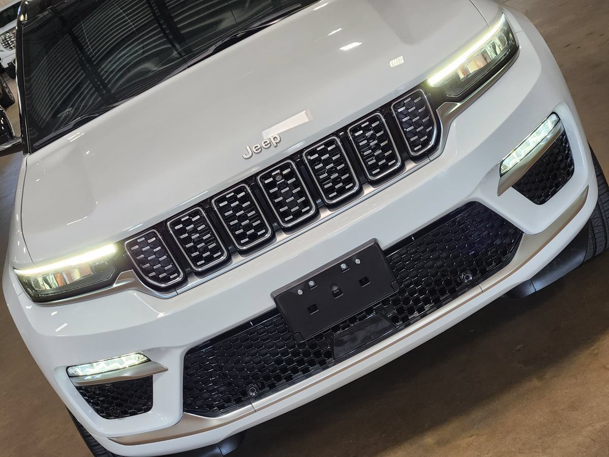 Used 2024 Jeep Grand Cherokee Summit AWD/4WD image 19