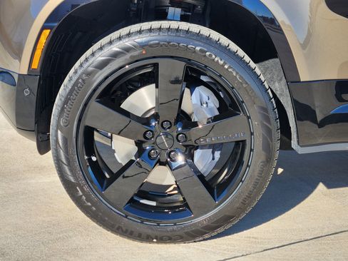 New 2026 Land Rover Defender 110 X-Dynamic SE image 10