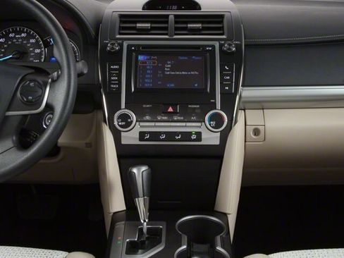 Used 2012 Toyota Camry LE FWD image 12