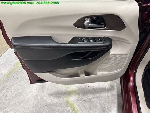Used 2018 Chrysler Pacifica Touring-L Plus image 25