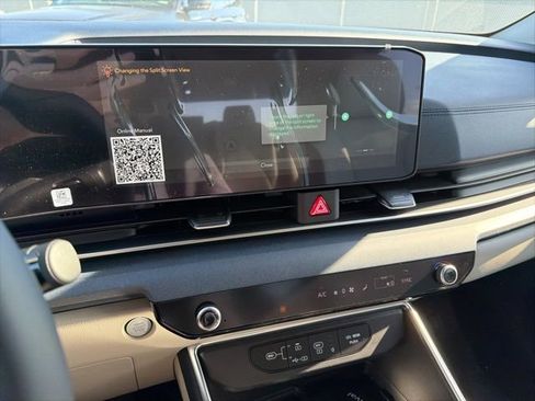 New 2026 Kia Carnival EX FWD image 18