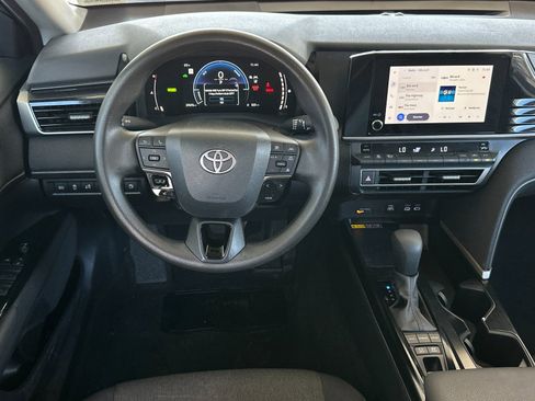 Used 2025 Toyota Camry LE image 13