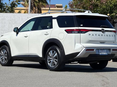 Certified 2023 Nissan Pathfinder SL FWD image 6