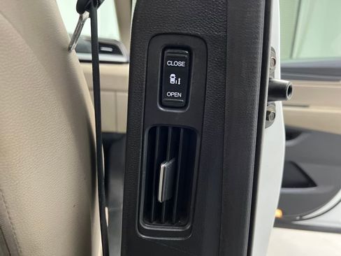 Used 2021 Honda Odyssey EX-L image 18