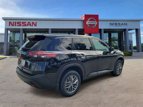 Used 2021 Nissan Rogue S image 4