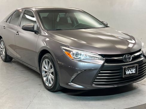 Used 2017 Toyota Camry XLE w/ Moonroof Package FWD image 8
