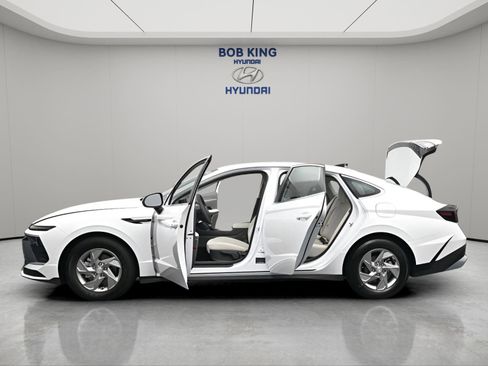 New 2026 Hyundai Sonata SE FWD image 16