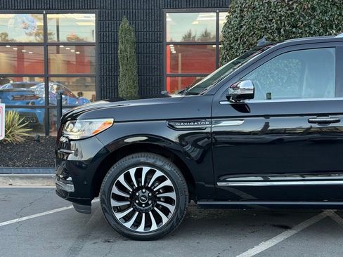 Used 2022 Lincoln Navigator L Black Label image 10