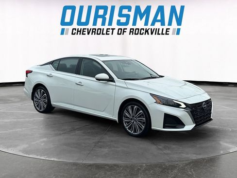 Used 2023 Nissan Altima 2.5 SL image 1