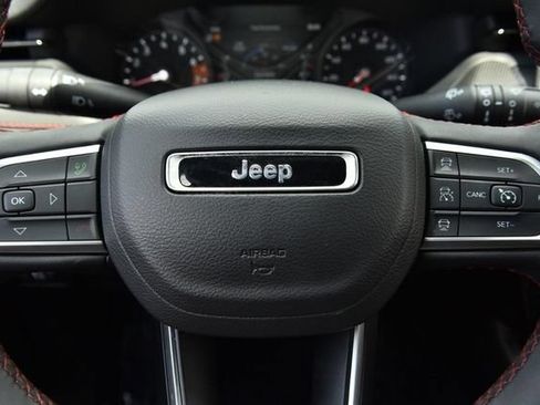 Used 2025 Jeep Compass Trailhawk AWD/4WD image 19