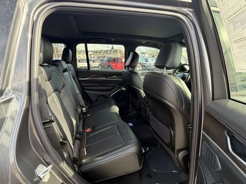 New 2026 Jeep Grand Cherokee Limited w/ Luxury Tech Group II AWD/4WD image 34
