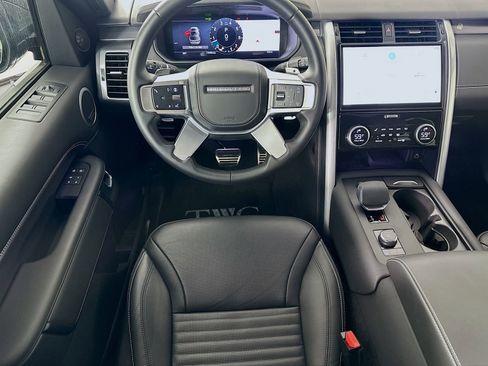 Used 2025 Land Rover Discovery Metropolitan Edition AWD/4WD image 14