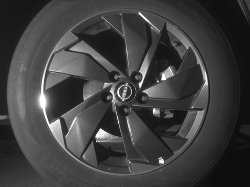 Used 2025 Nissan Rogue SV AWD/4WD image 13