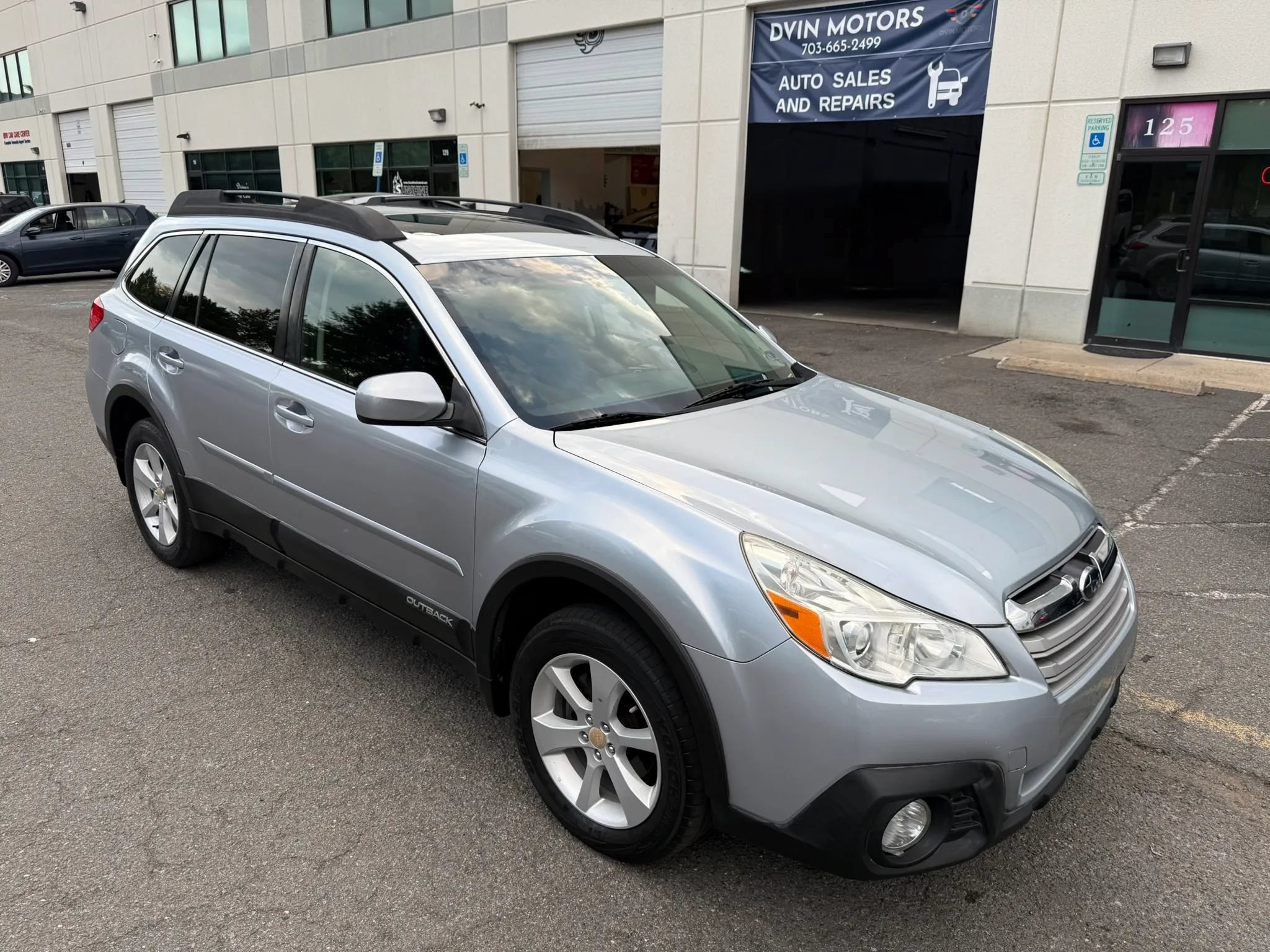 Used 2014 Subaru Outback 2.5i Premium w/ Moonroof Package AWD/4WD image 14