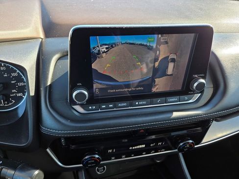 Used 2021 Nissan Rogue SV image 9