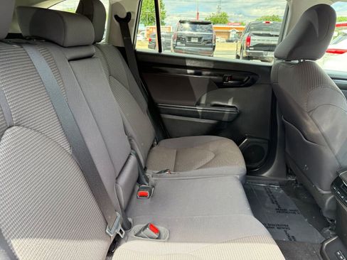 Used 2022 Toyota Highlander LE image 29
