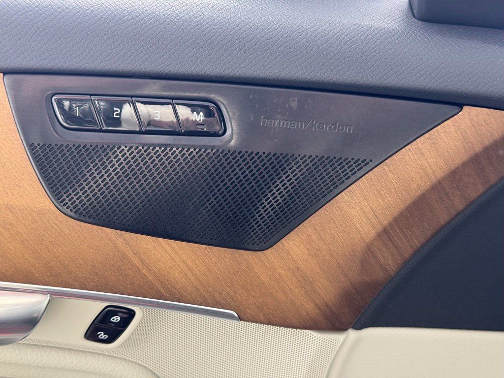 Used 2022 Volvo XC90 T6 Momentum w/ Advanced Package AWD/4WD image 17