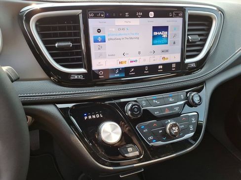 New 2027 Chrysler Pacifica Select FWD image 27