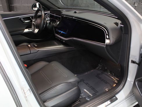 Used 2025 Mercedes-Benz E 53 AMG e 4MATIC Sedan image 51
