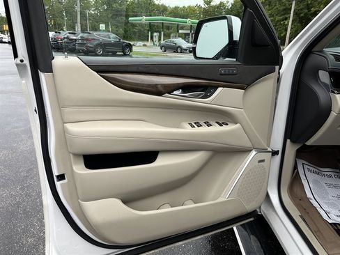 Used 2020 Cadillac Escalade Premium Luxury AWD/4WD image 18