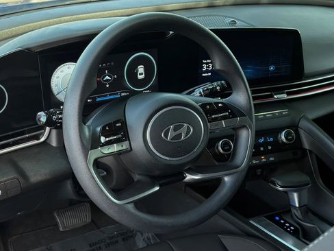 Used 2024 Hyundai Elantra SEL FWD image 13