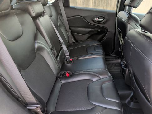 Used 2021 Jeep Cherokee Latitude Plus image 17