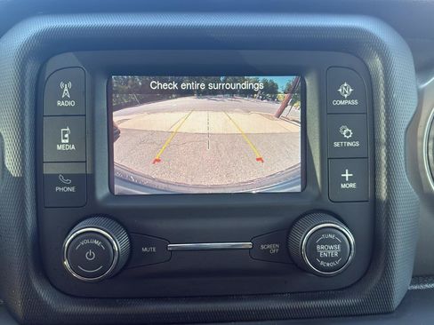 Used 2018 Jeep Wrangler Unlimited Sport AWD/4WD image 17