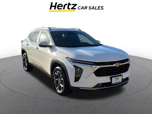 Used 2025 Chevrolet Trax LT image 1