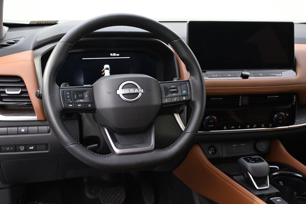 Used 2025 Nissan Rogue Platinum FWD image 12