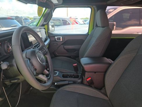 Used 2025 Jeep Wrangler Sport AWD/4WD image 19