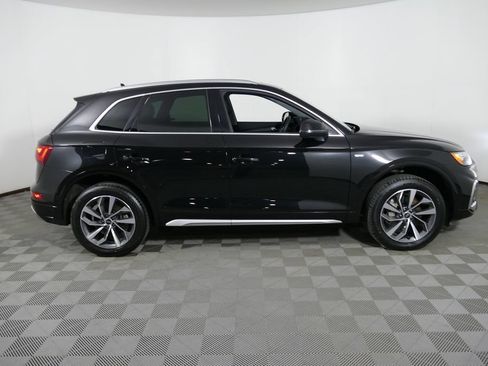 Used 2023 Audi Q5 2.0T Premium w/ Convenience Package AWD/4WD image 2