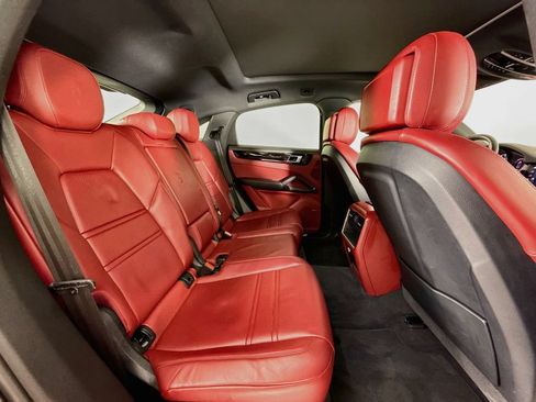 Certified 2023 Porsche Cayenne Coupe AWD/4WD image 19