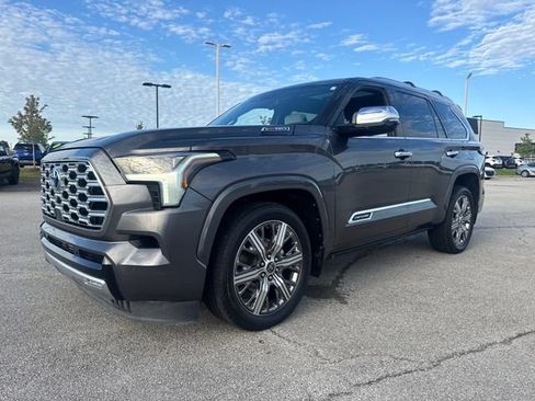 Used 2023 Toyota Sequoia Capstone AWD/4WD image 2