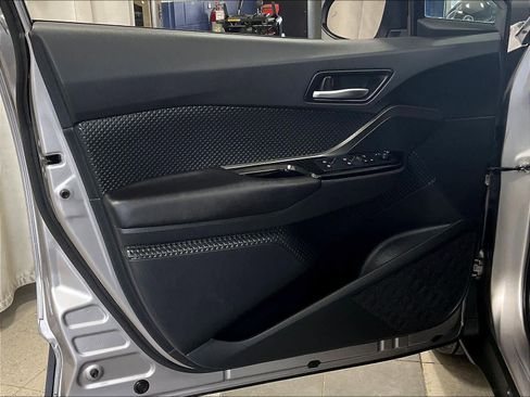 Used 2019 Toyota C-HR XLE image 9