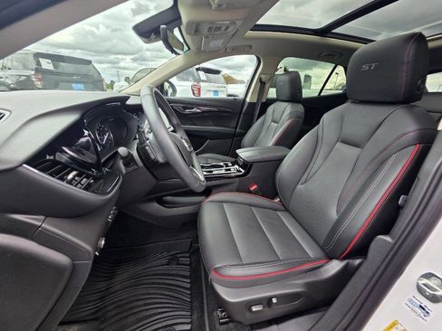 Used 2022 Buick Envision Essence w/ Technology Package II AWD/4WD image 13