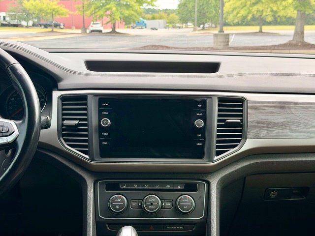Used 2020 Volkswagen Atlas Cross Sport SE w/ Panoramic Sunroof Package FWD image 22