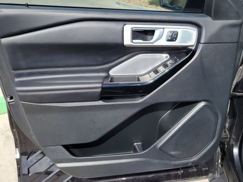 Certified 2023 Ford Explorer Platinum w/ Technology Package AWD/4WD image 7