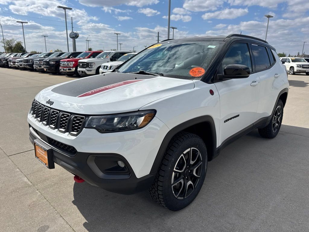 Used 2025 Jeep Compass Trailhawk AWD/4WD image 18