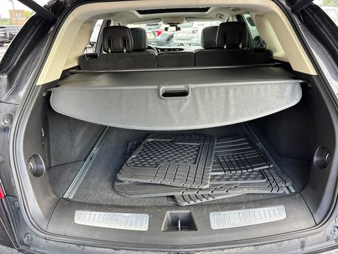 Used 2018 Cadillac XT5 Luxury w/ Driver Awareness Package FWD image 9