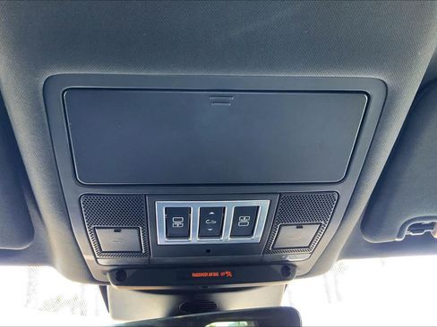 Used 2018 Land Rover Discovery SE AWD/4WD image 31