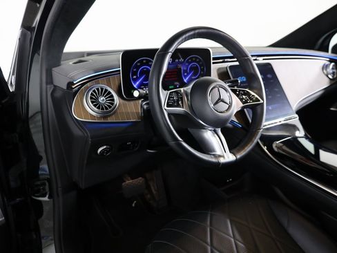 Used 2023 Mercedes-Benz EQE 500 4MATIC SUV w/ Pinnacle Trim Package image 25