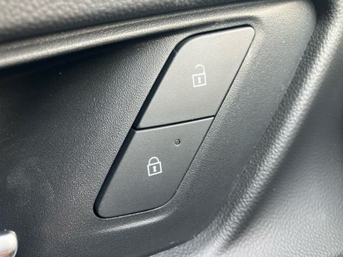Used 2026 Chevrolet Equinox LT w/ Safety and Technology Package FWD image 12