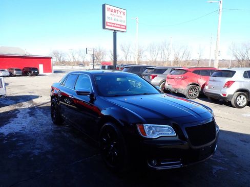Used 2014 Chrysler 300 C image 1