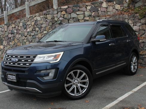 Used 2017 Ford Explorer Limited w/ Equipment Group 301A image 2