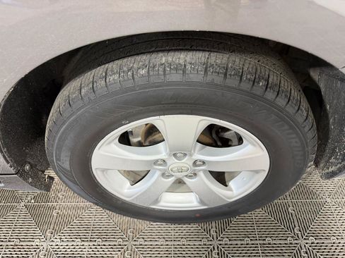Used 2011 Toyota Sienna w/ Towing Pkg FWD image 19