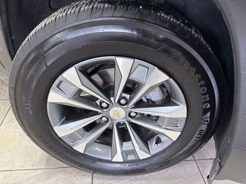 Used 2025 Chevrolet Equinox LT FWD image 4